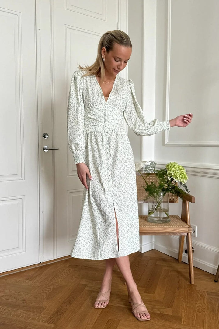 Forudbestilling - BYIC - Adelic Long Dress - gfsp Green Flower Stem Print Kjoler