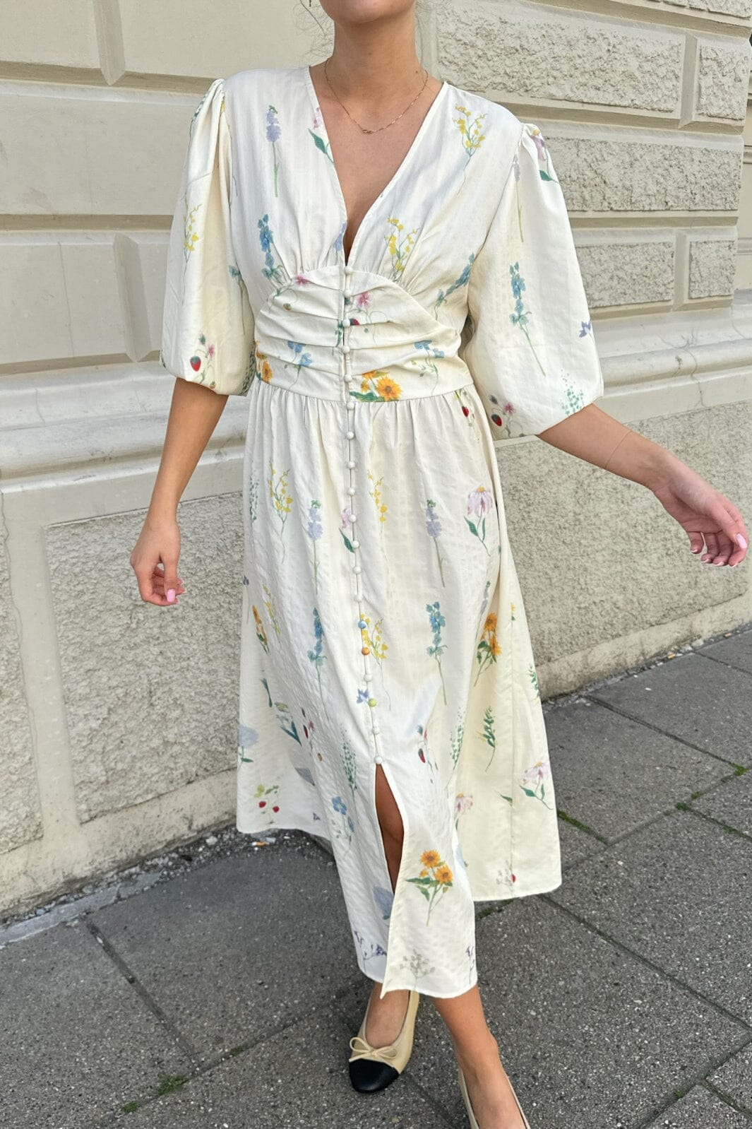 Forudbestilling - BYIC - Adelic Long Dress - owfp Off White Flower Print Kjoler