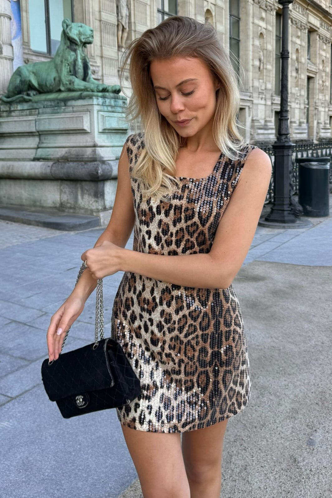 Forudbestilling - BYIC - Siaic Sequin Dress A23717 - lp Leo Print Kjoler