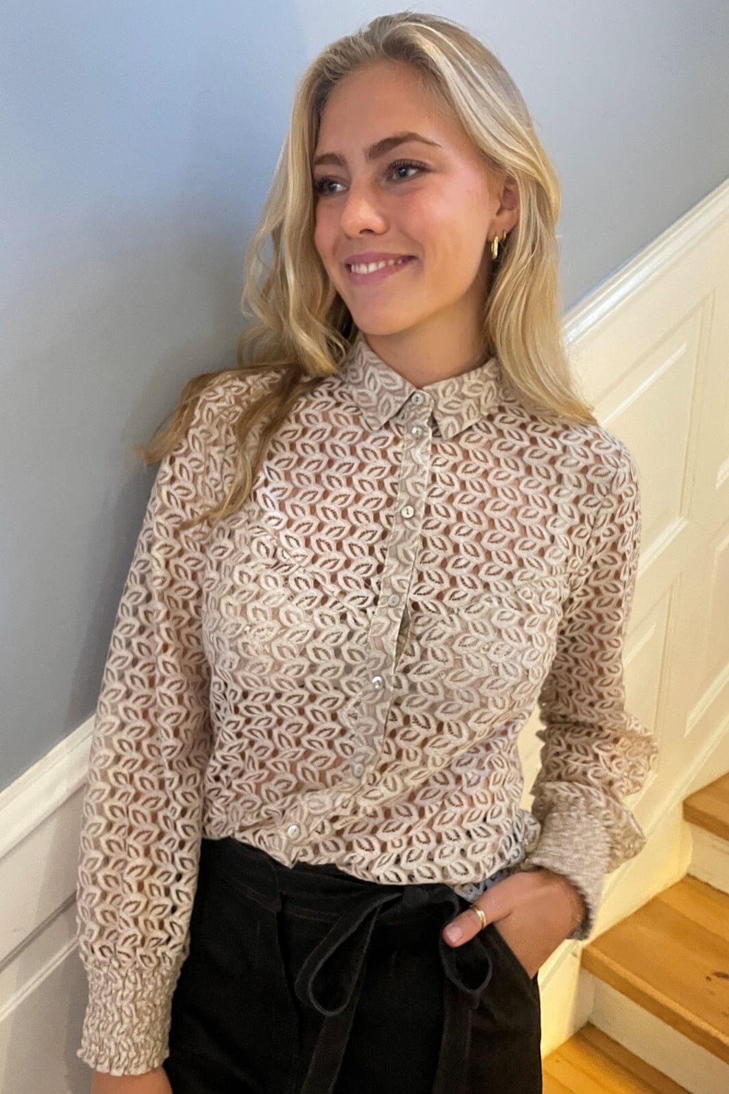 Forudbestilling - Continue - Jeannie Shirt Lace - Nougat Skjorter