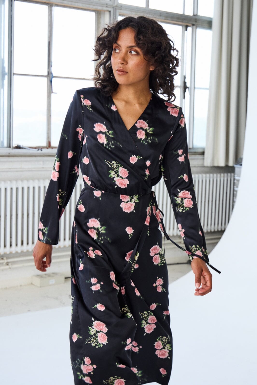 Forudbestilling - Ichi - Ixrose Dr - 205101 Black W/ Pink Kjoler