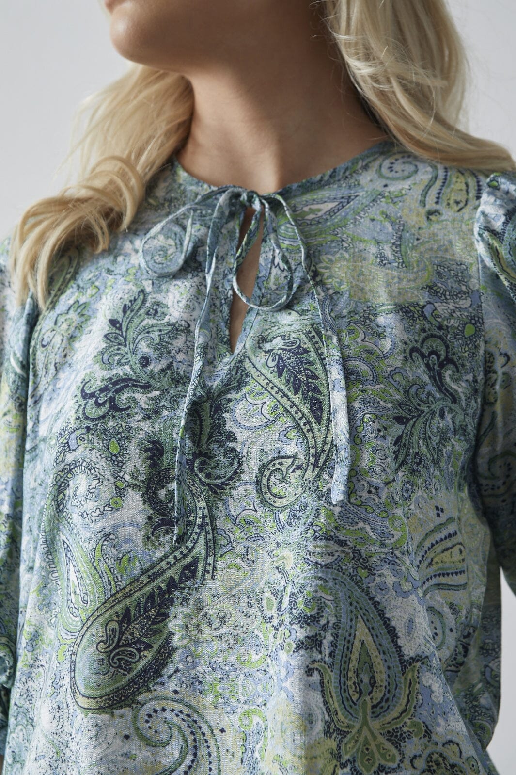 Love & Divine - Love1135-3 18763 - 804 - Paisley