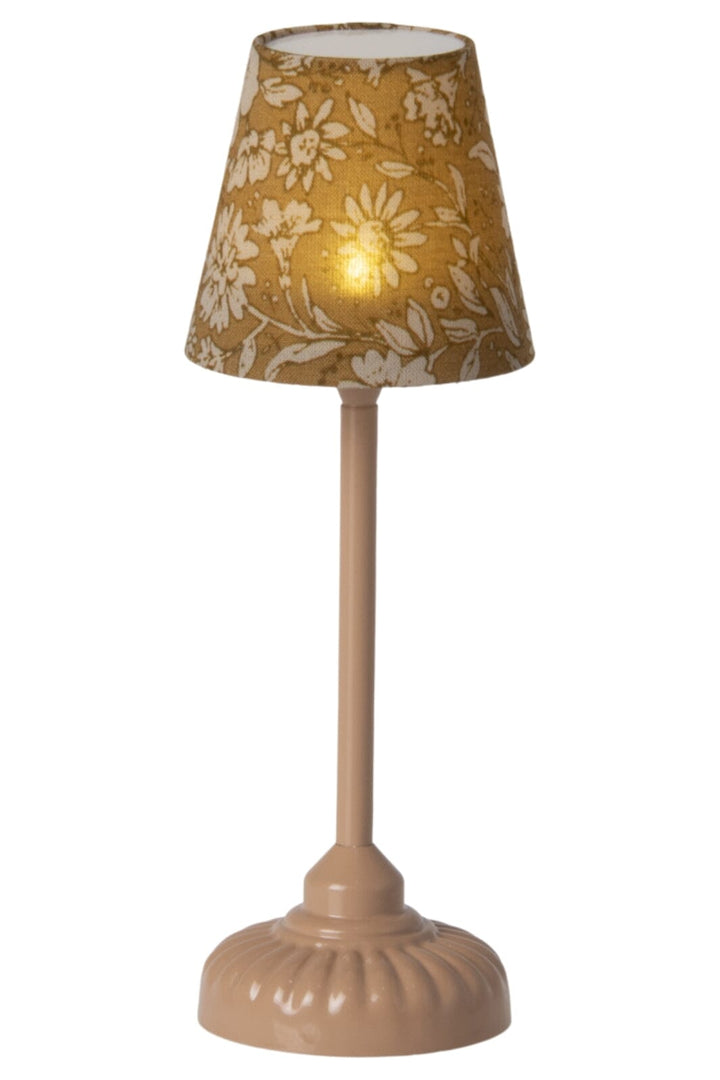 Forudbestilling - Maileg - Vintage Gulvlampe, Mus - Mørk Pudder Legetøj