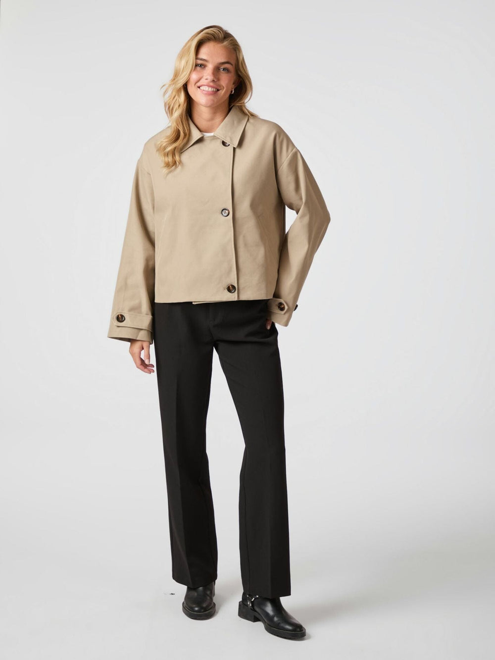 Forudbestilling - Neo Noir - Ambika Jacket 164471 - Sand Jakker