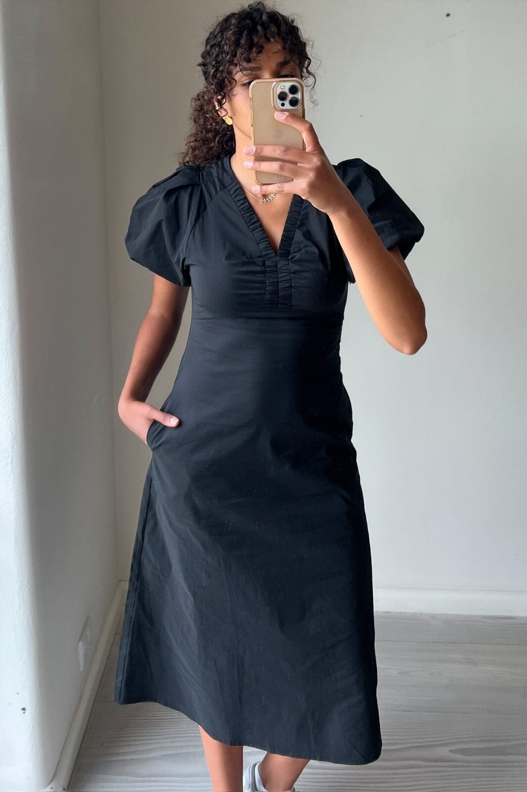 Forudbestilling - Neo Noir - Illana Poplin Dress - Black Kjoler