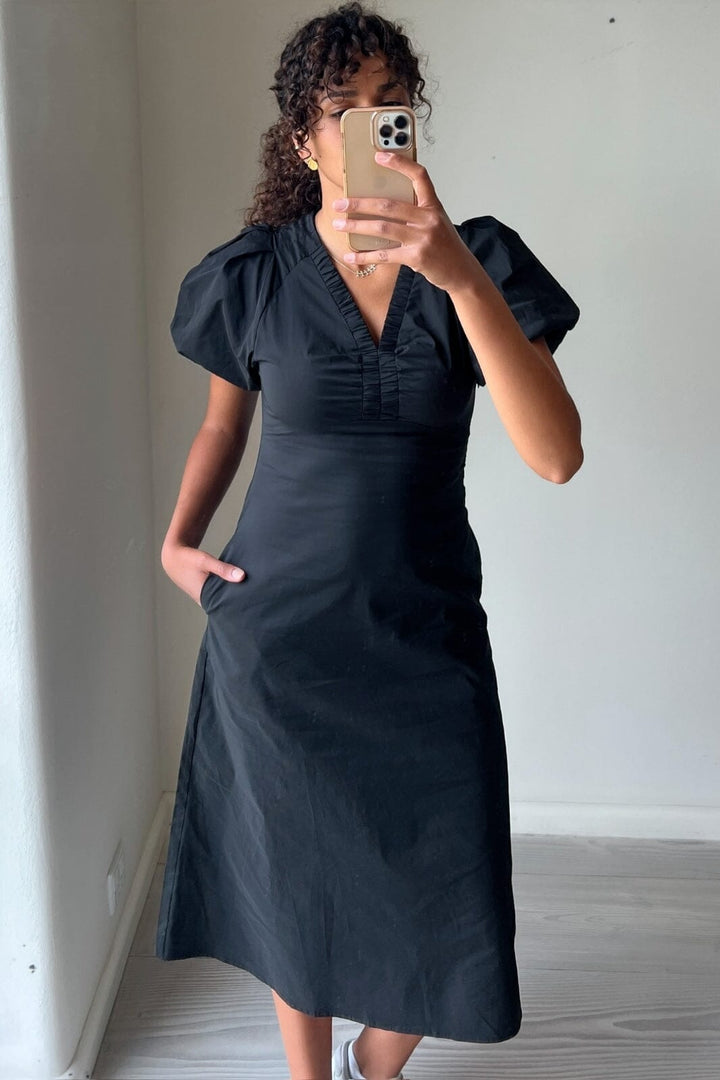 Forudbestilling - Neo Noir - Illana Poplin Dress - Black Kjoler