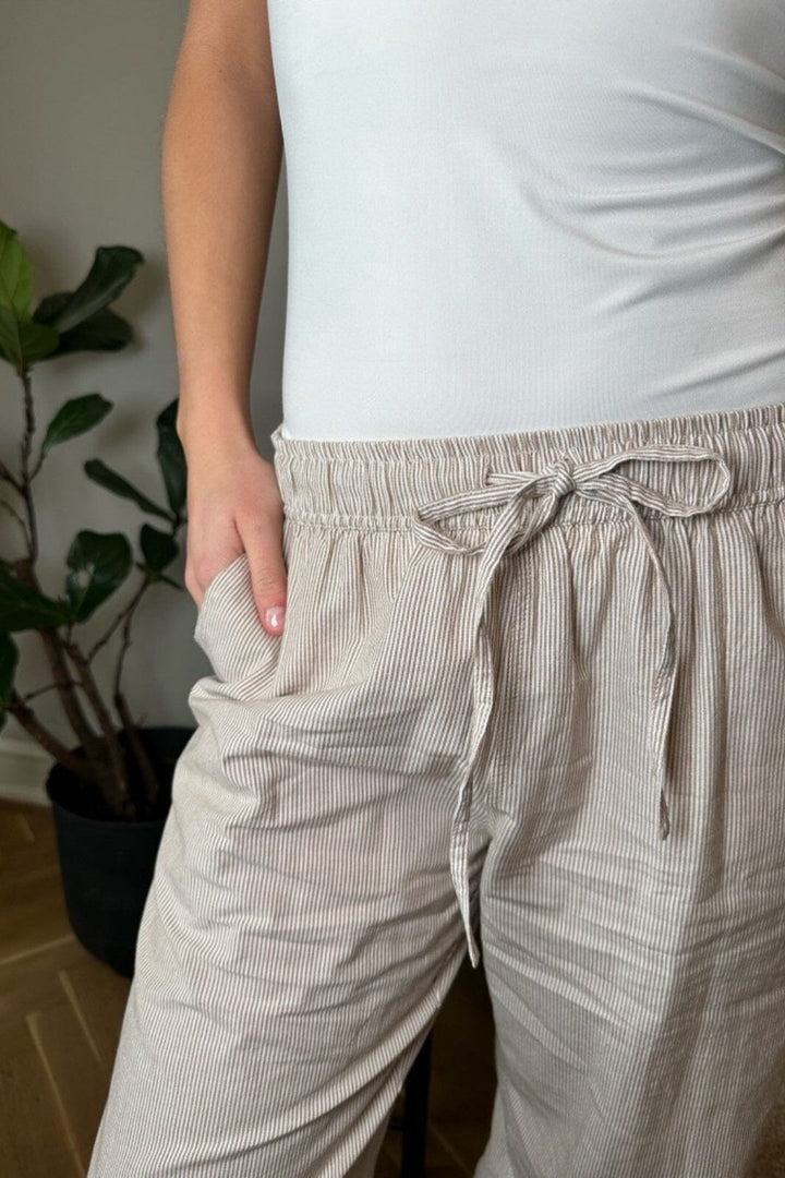 Forudbestilling - Neo Noir - Sonar Mini Stripe Pants - Sand Bukser