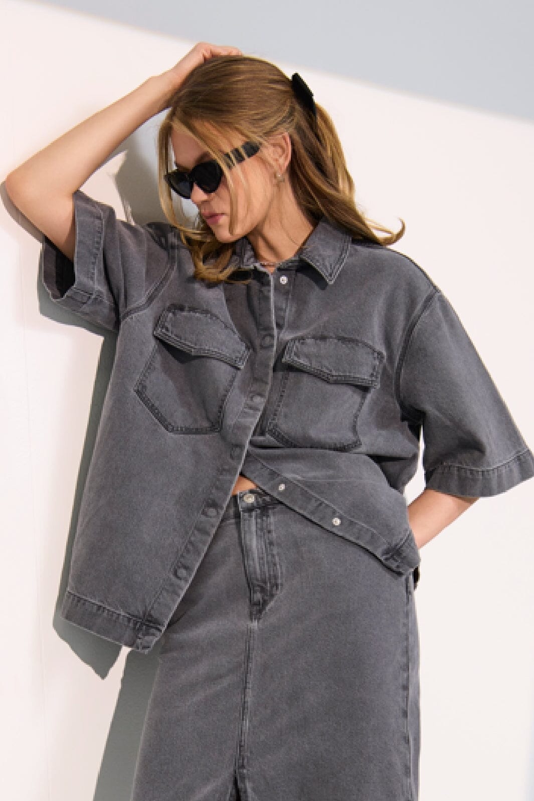 Forudbestilling - Only - Onlsophie Oversize S/S Shirt - 4655076 Medium Grey Denim Skjorter
