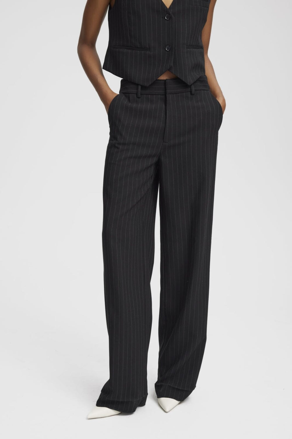 Gestuz - JoelleGZ pinstripe MW pants NOOS - black pinstripe Bukser