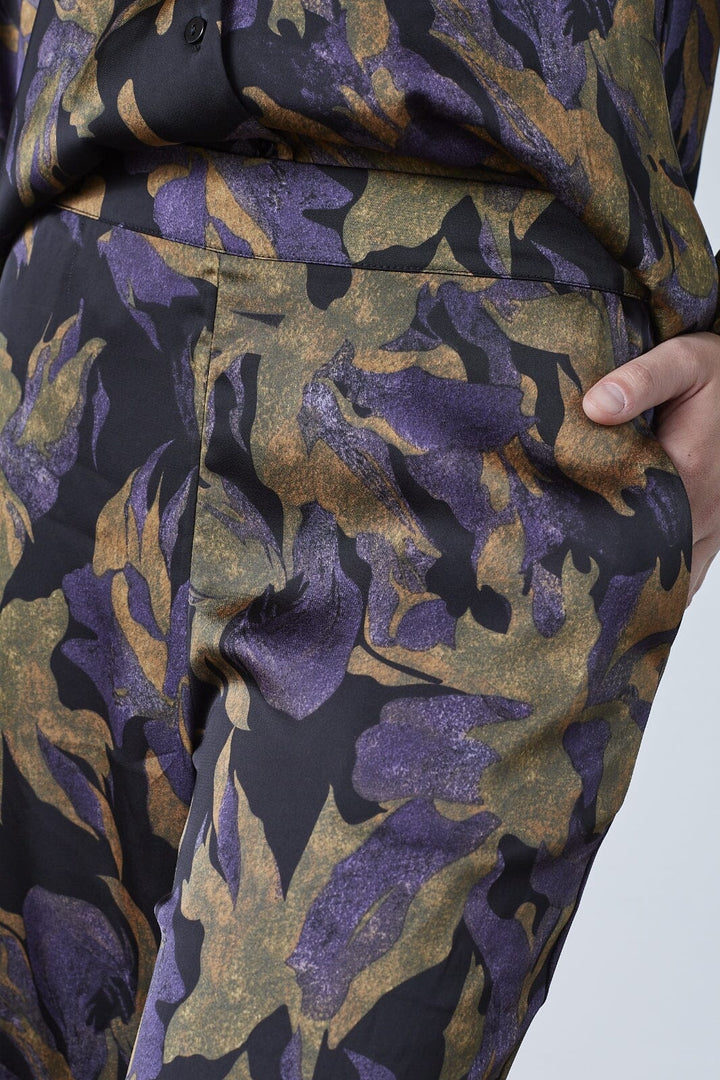 Love & Divine - Love1024-48 19197 - 003 - Black Flower