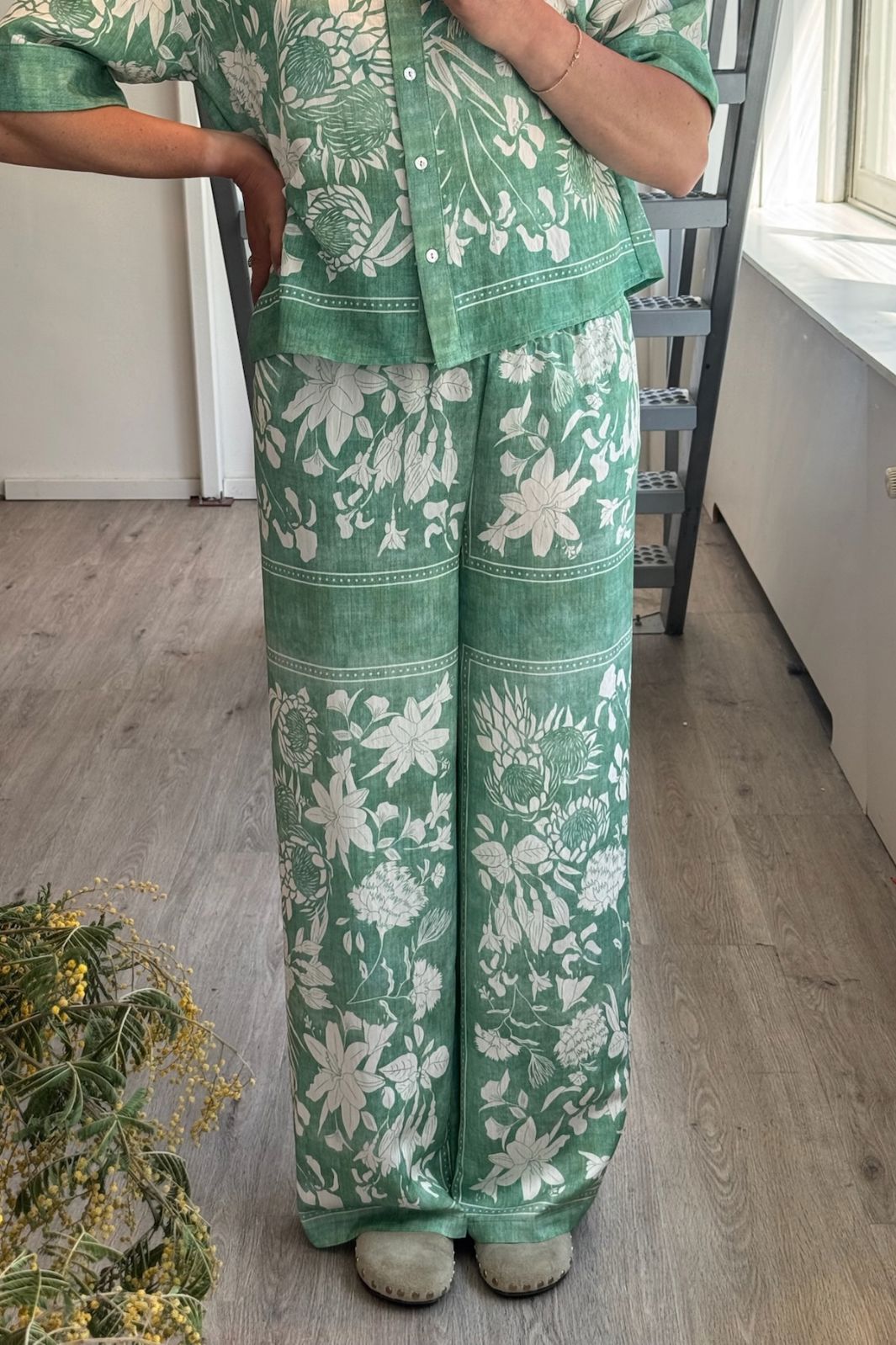 Love & Divine - Love1176-4 18752 - 315 - Green Flower Bukser