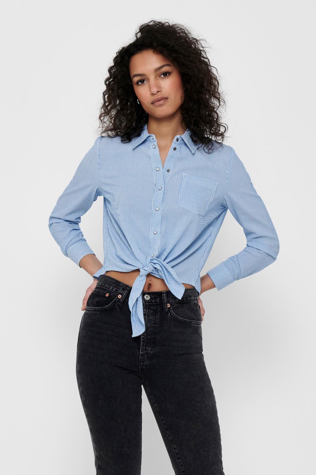 Only - Onllecey Ls Knot Shirt - 3269493 Cloud Dancer Medium Blue Skjorter