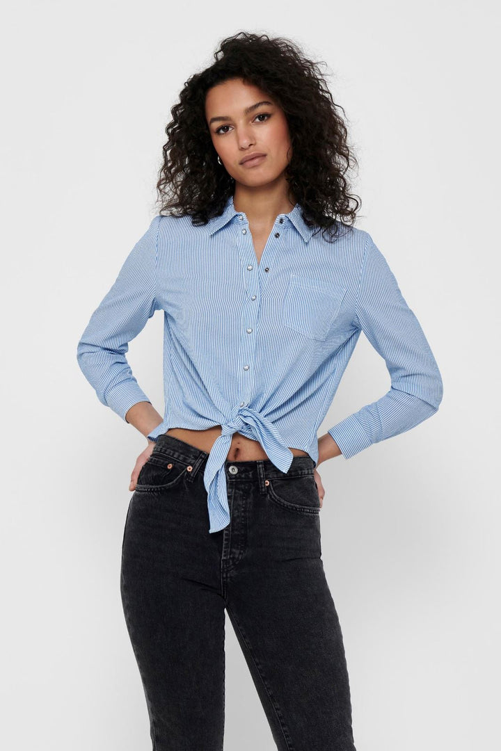 Only - Onllecey Ls Knot Shirt - 3269493 Cloud Dancer Medium Blue Skjorter