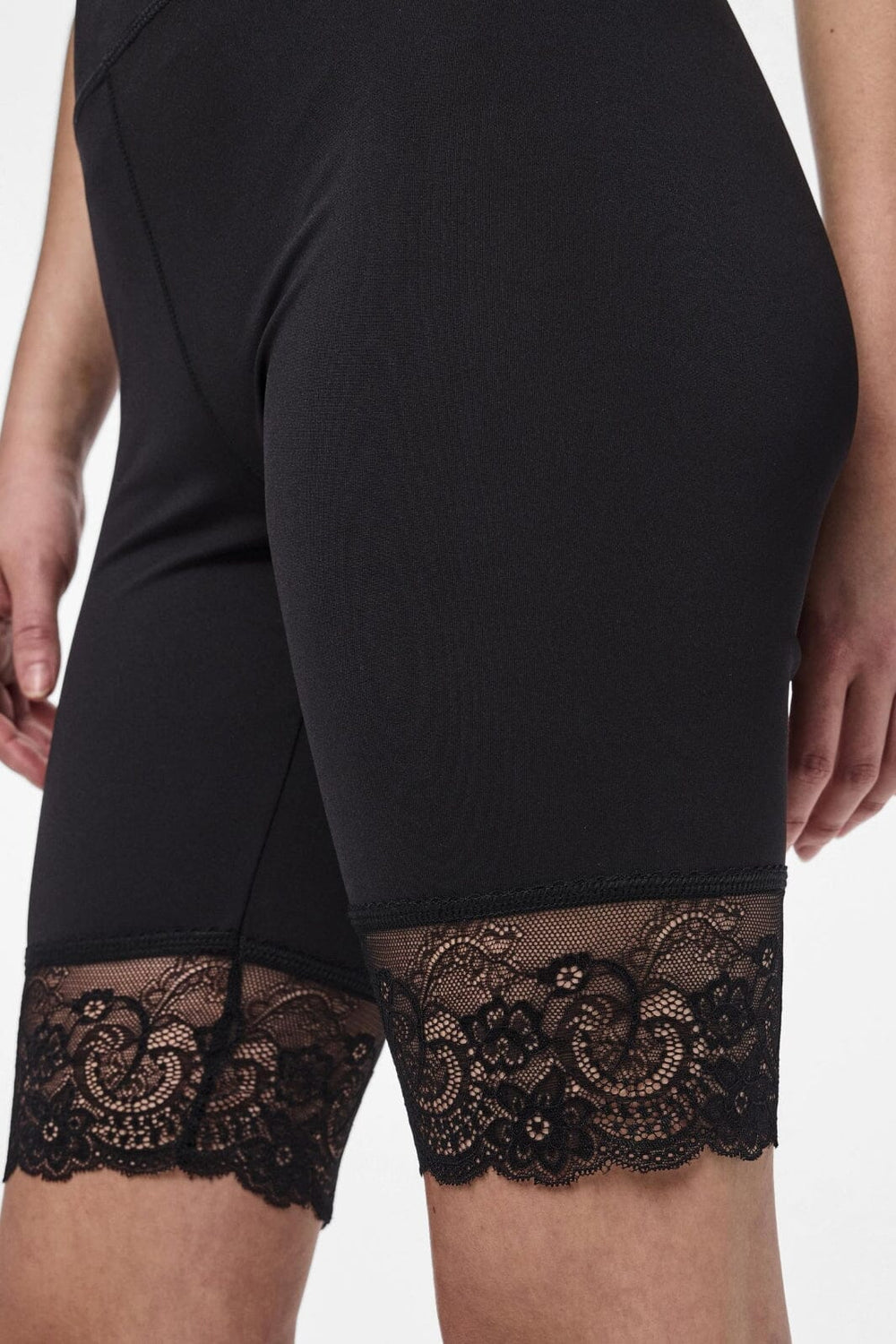 Pieces - Pcamiva Lace Bikeshorts - 4468785 Black Shorts