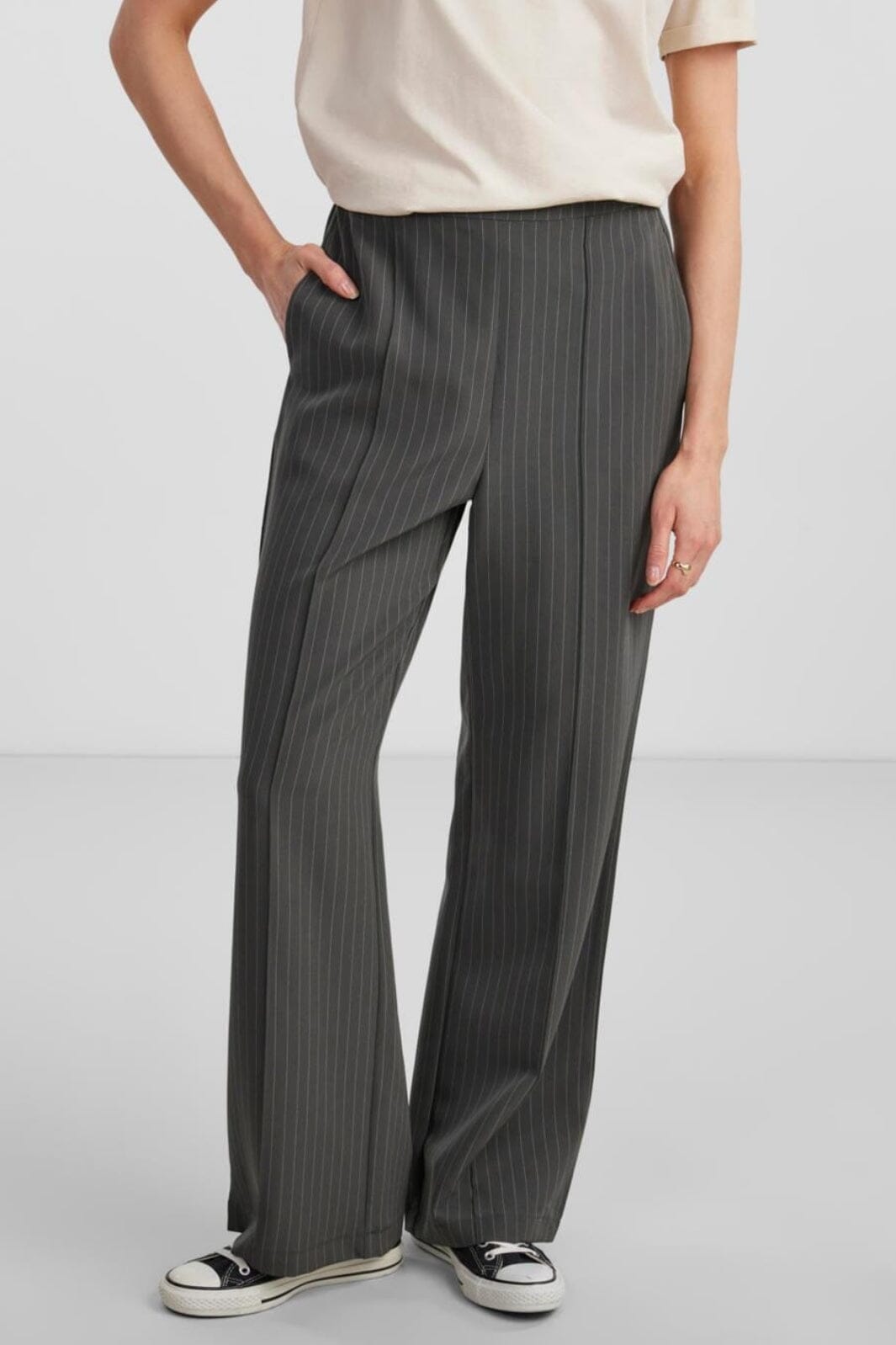 Pieces - Pcbossy Wide Striped Pants - 4251475 Magnet Pinstripe Bukser