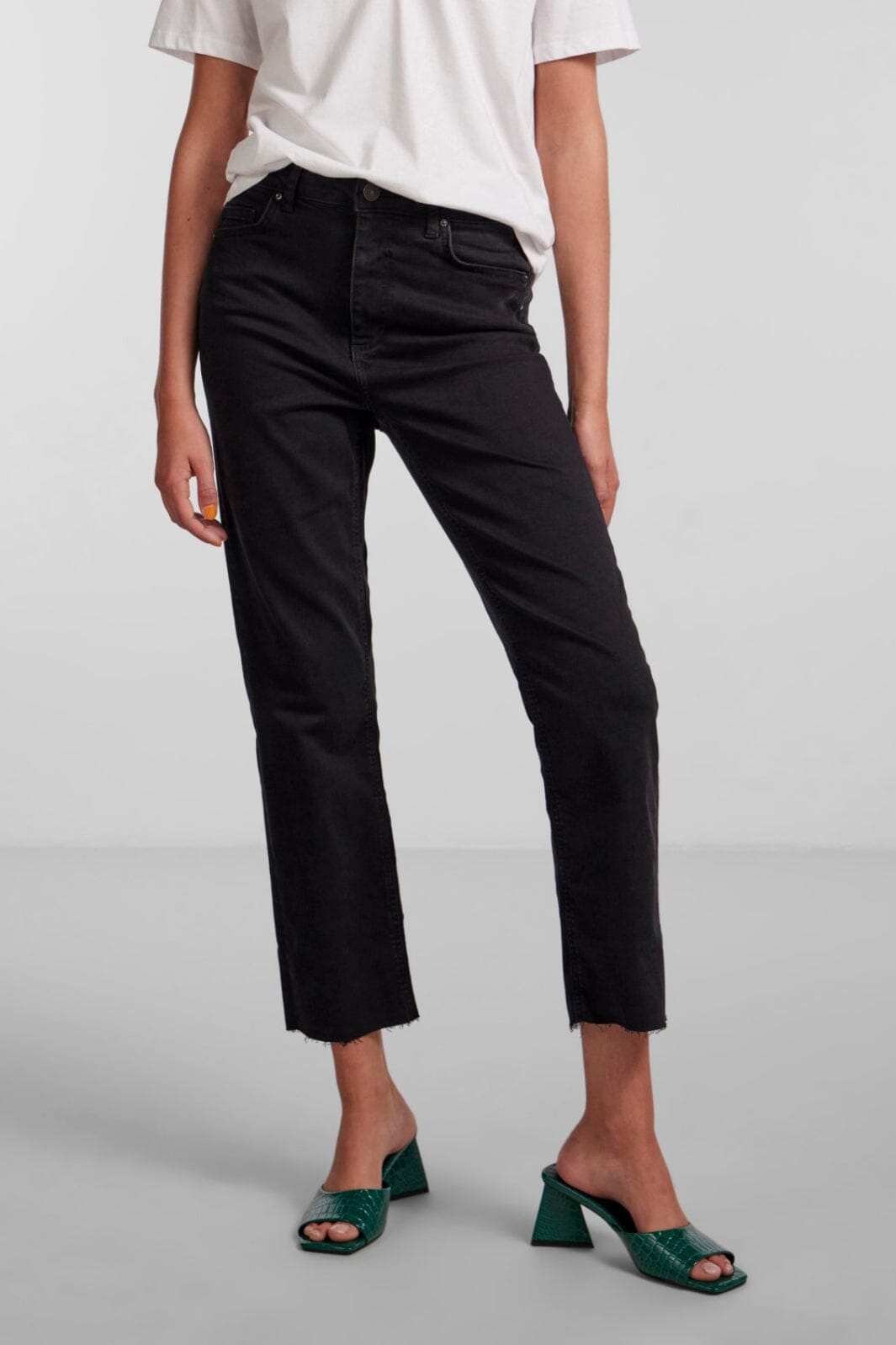 Pieces - PcDelly Straight Hw - Black Jeans