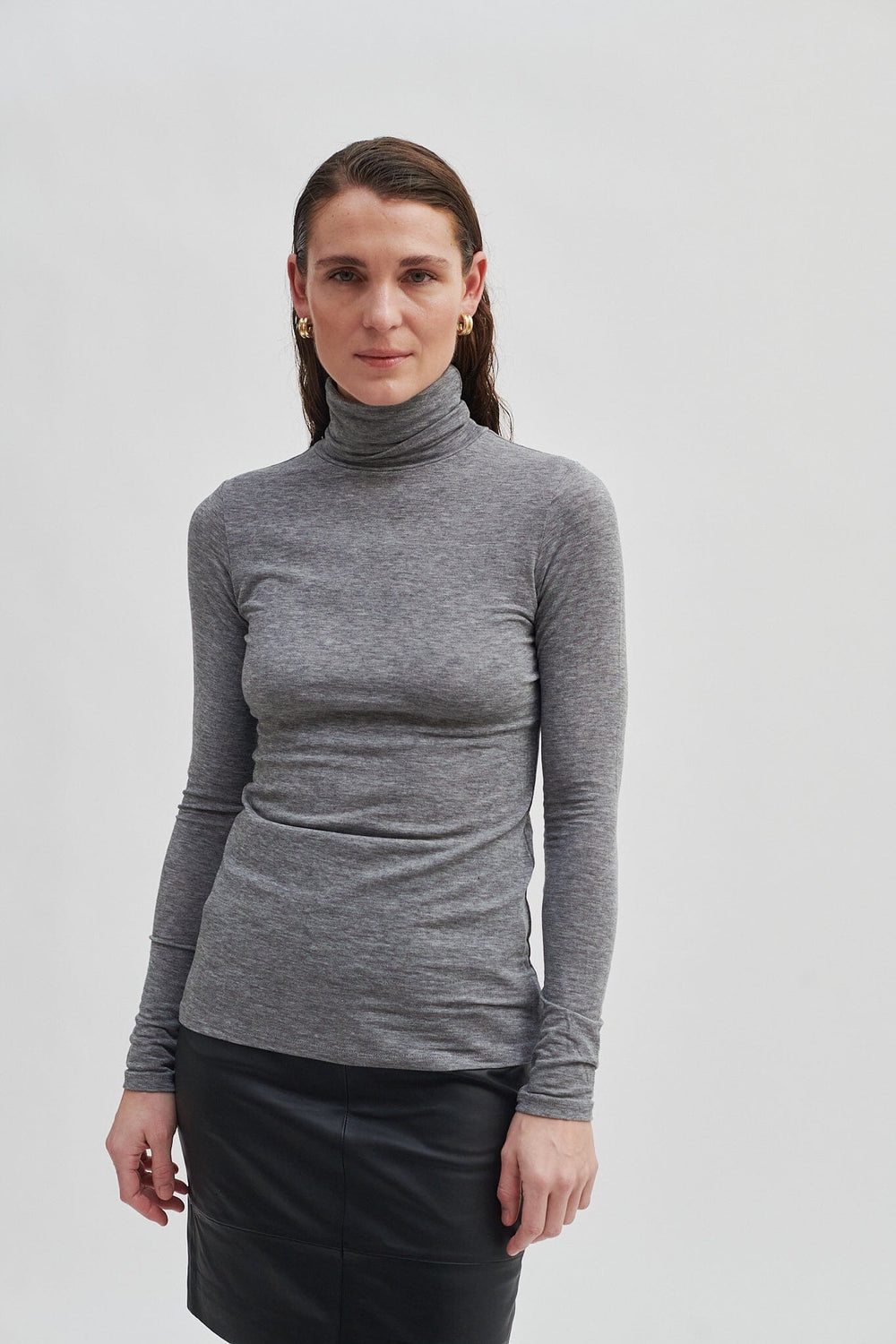 Second Female - Matima T-Neck Tee 55201 - 7002 Grey Melange T-shirts
