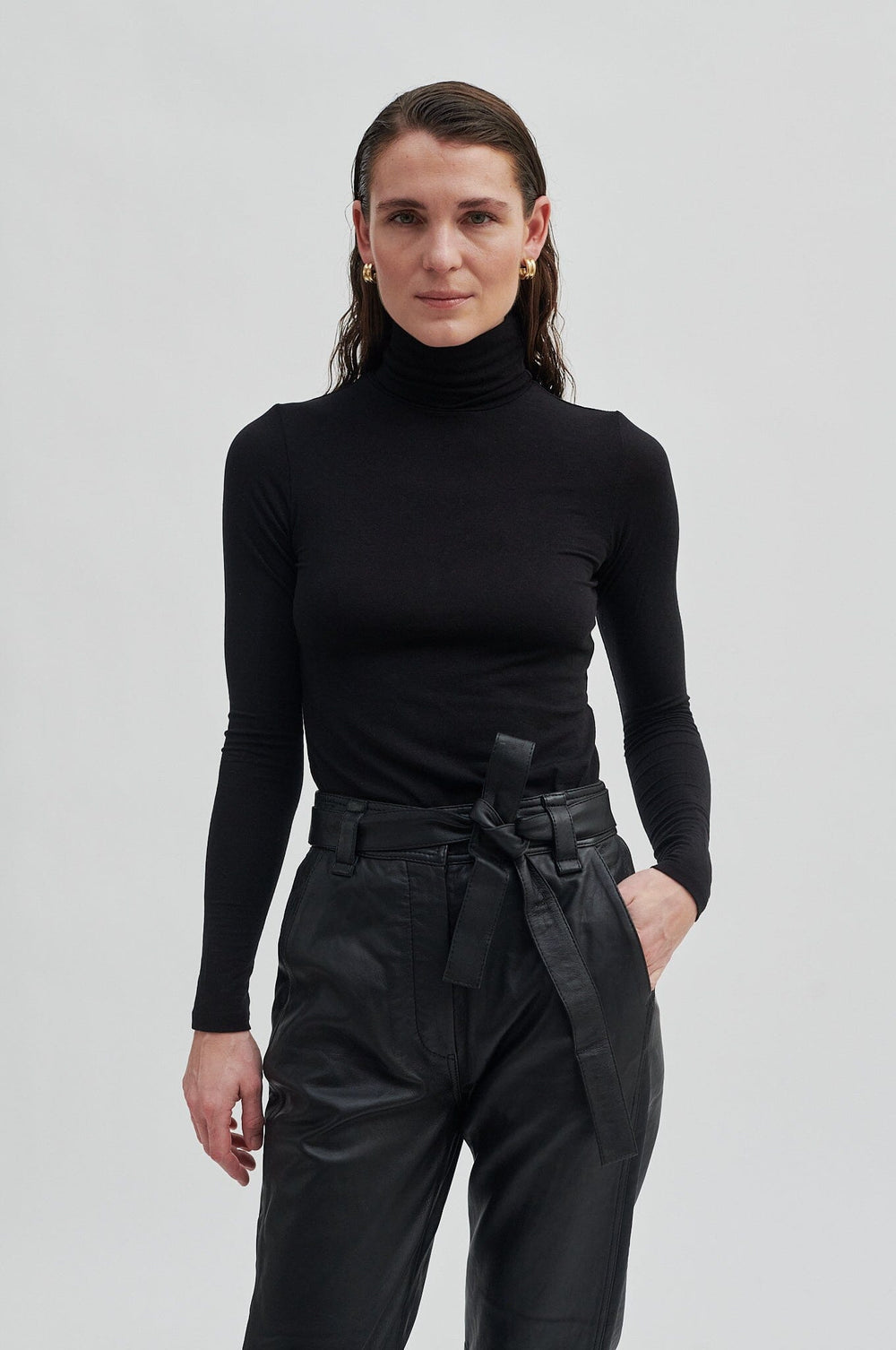 Second Female - Matima T-Neck Tee 55201 - 8001 Black T-shirts