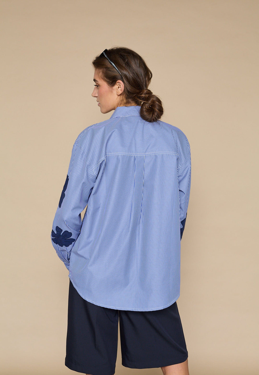 Love & Divine - Love1499 19522 - 811 - Blue Flower