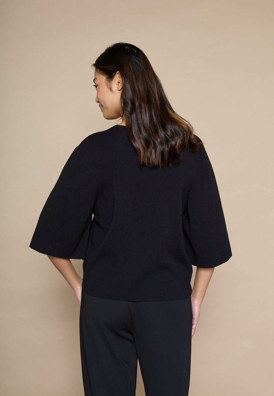 Love & Divine - Love1490 19567 - 000 - Black