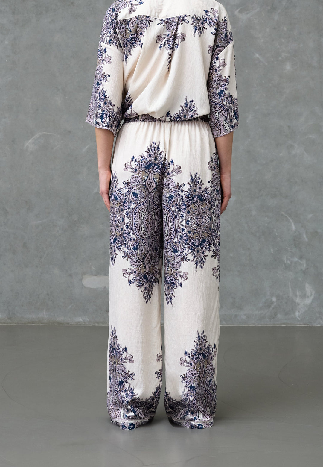 Love & Divine - Love1024-62 19893 - 802 - Champagne Paisley