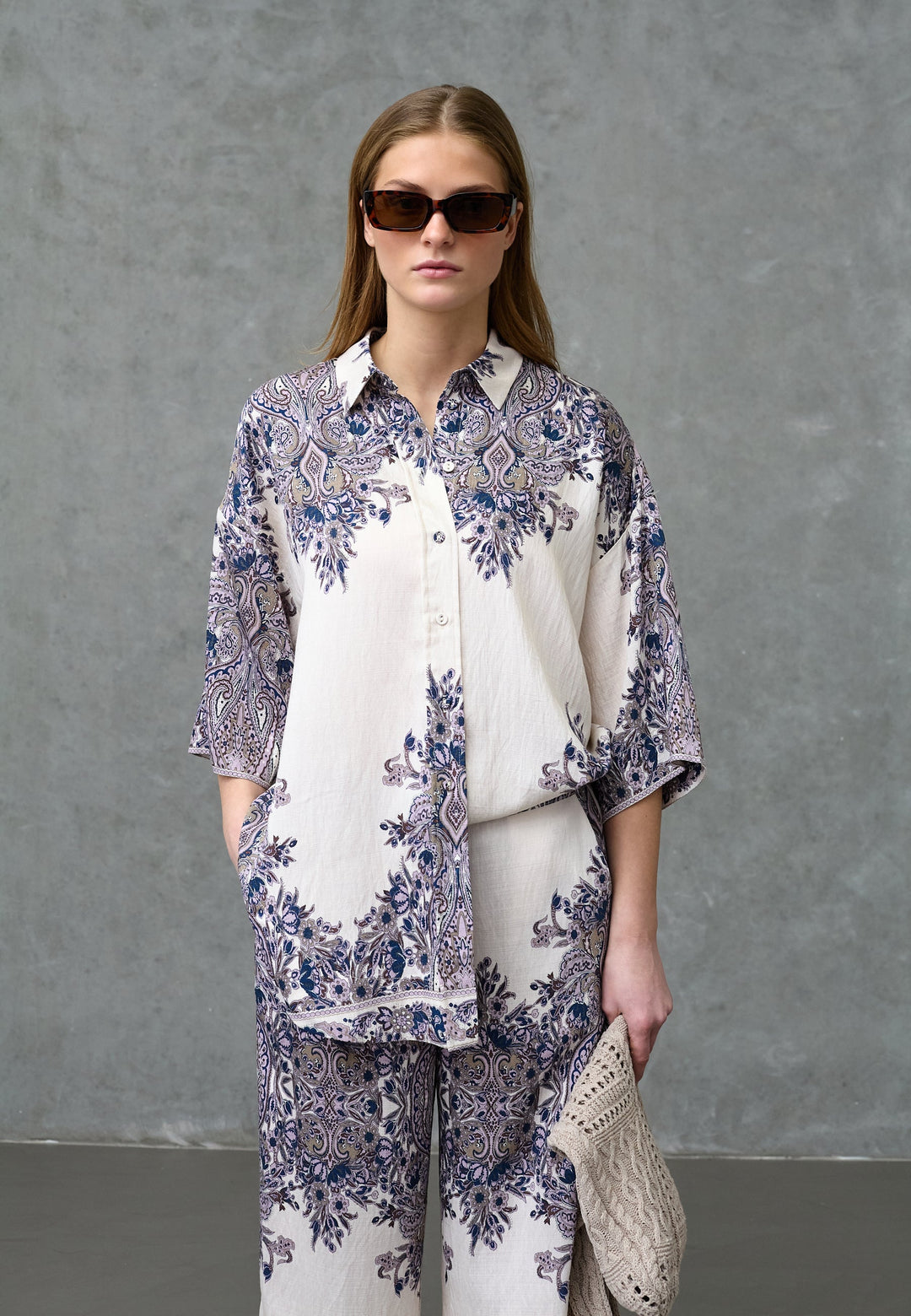 Love & Divine - Love971-17 19894 - 802 - Champagne Paisley