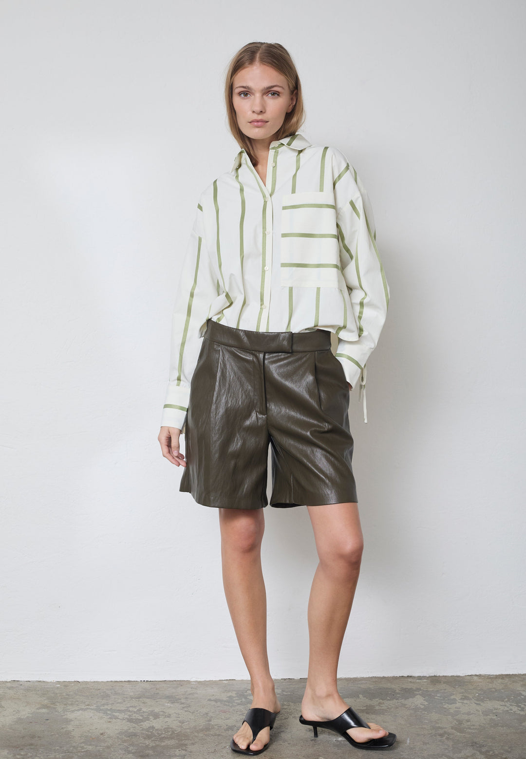 Co´Couture - Gittcc Pleat Shorts 41070 - 7555 - Army
