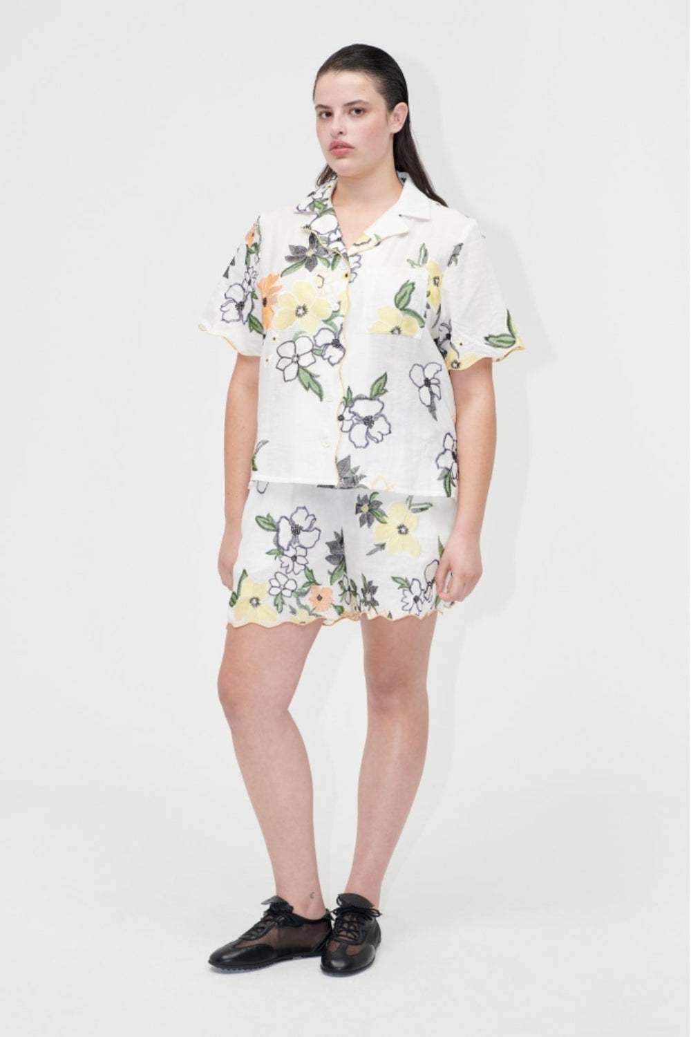Stine Goya - 2133 Tencel, Scalloped Elasticated Waistband Shortssg-pf25-p071-2133 - Wild Flowers Embroidery