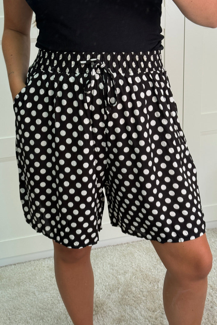 A-bee - Alyssa Shorts - Black Shorts 