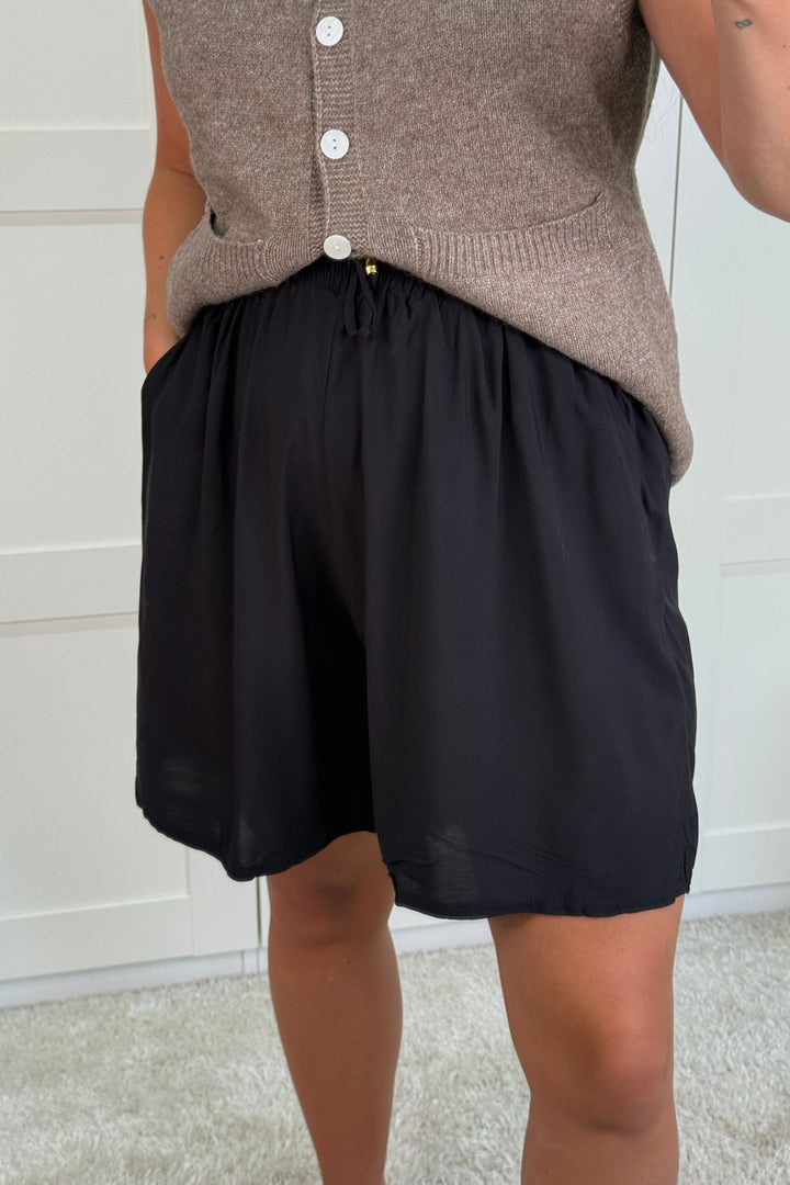 A-bee - Bianka Shorts - Black Shorts 