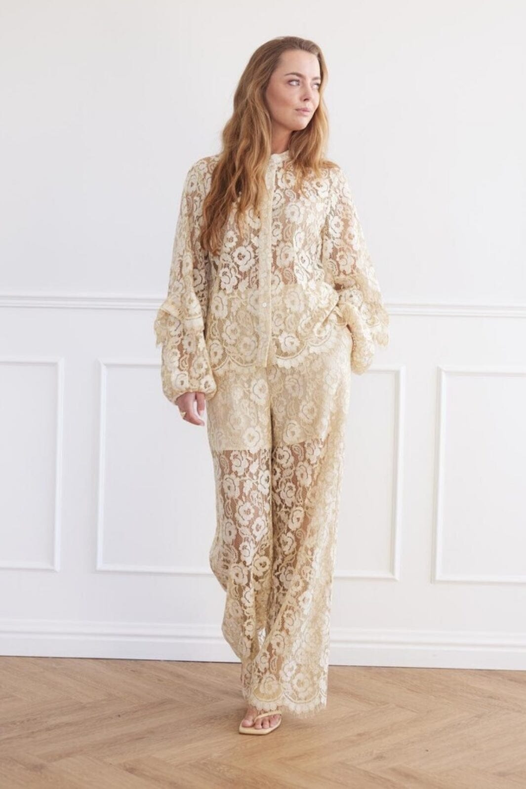 A-VIEW - Alaia Lace Shirt - 004 Sand Skjorter 
