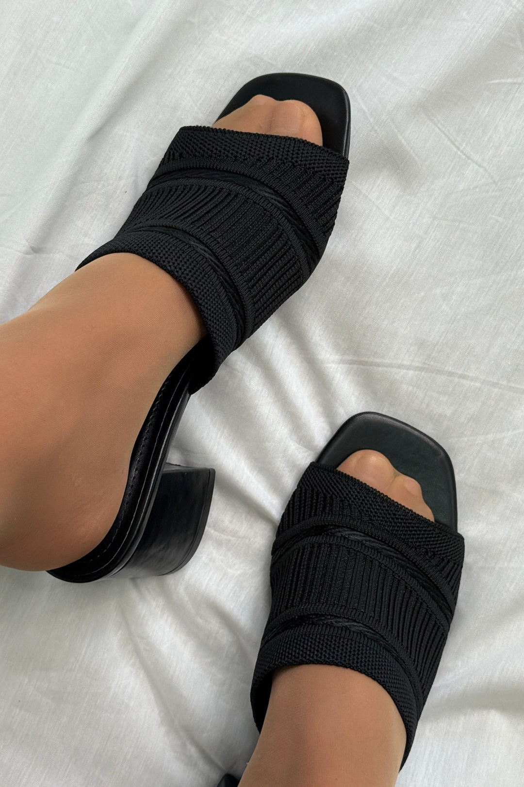 Bloom - Lana Sandaler - Black Sandaler 