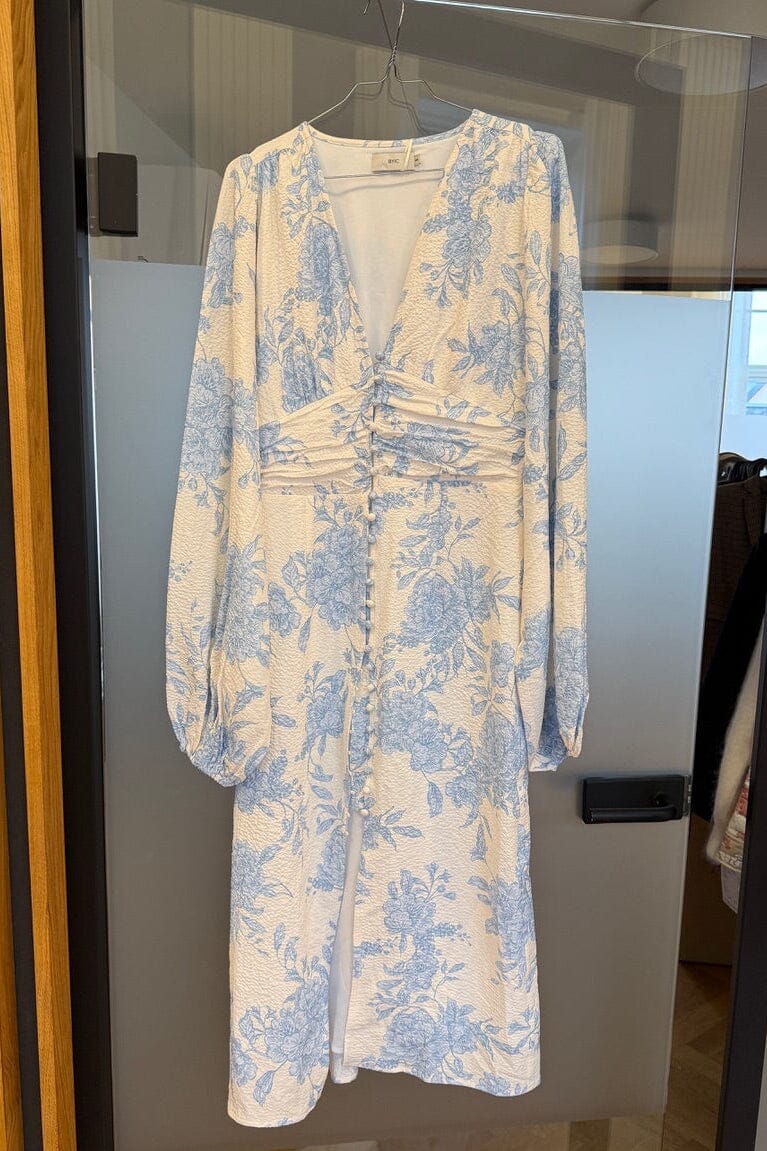 BYIC x Molly&My - Adaic Long Dress A23983 - Blue Toile Print Kjoler 