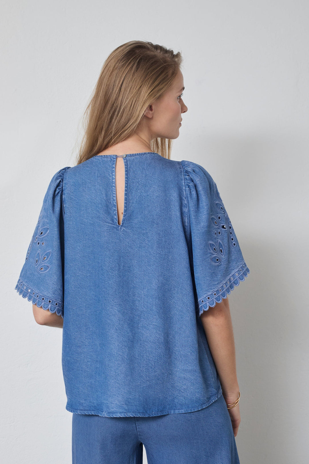 Co´Couture - Tillycc Emb Ss Blouse 45057 - 552 - Denim Blue T-shirts 
