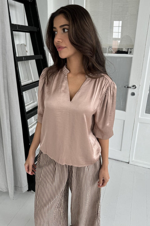 Continue - Moe V Neck Satin 14971 - Nougat