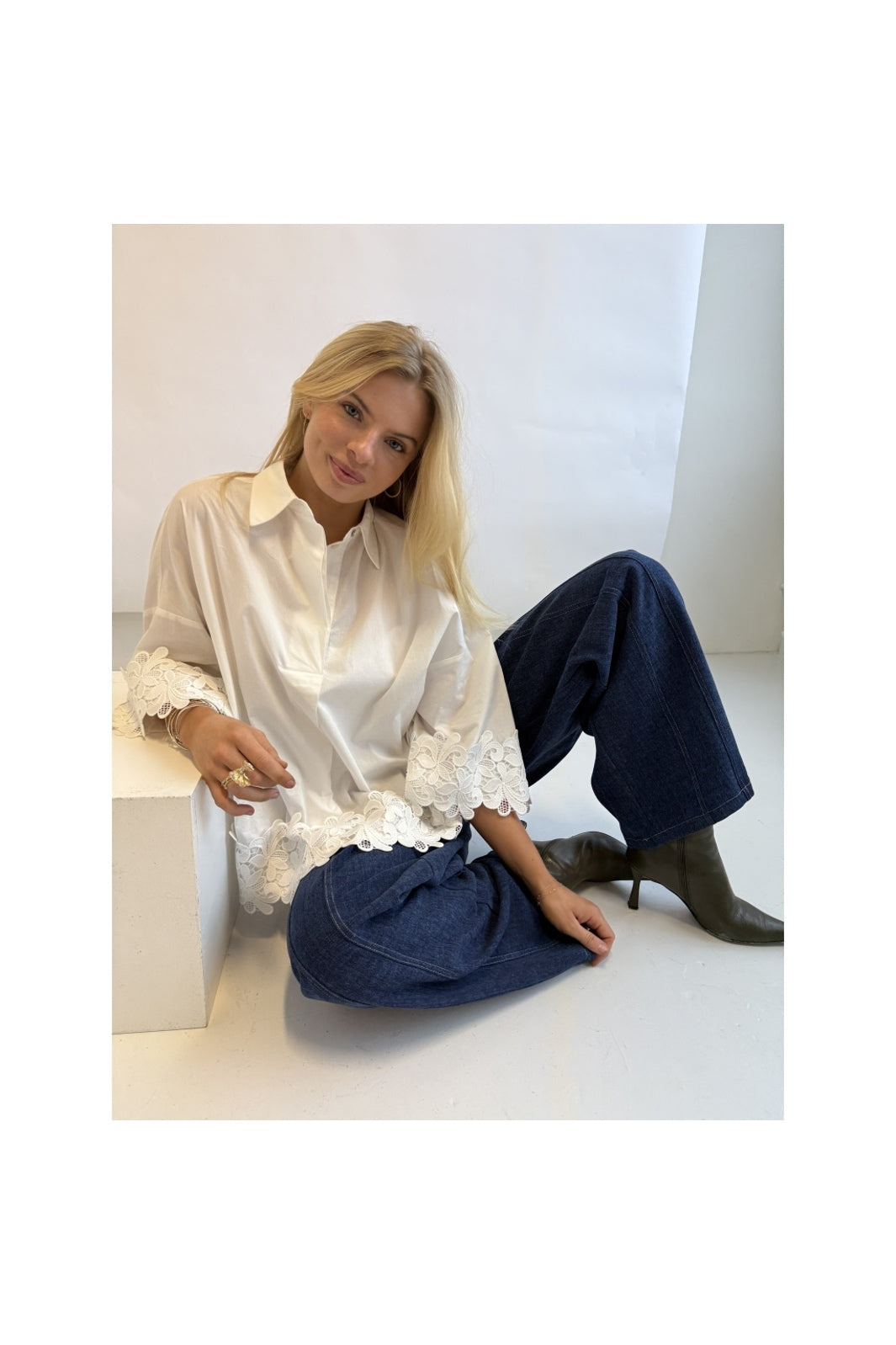 Continue - Klara Embroidery 15118 - 02 - White