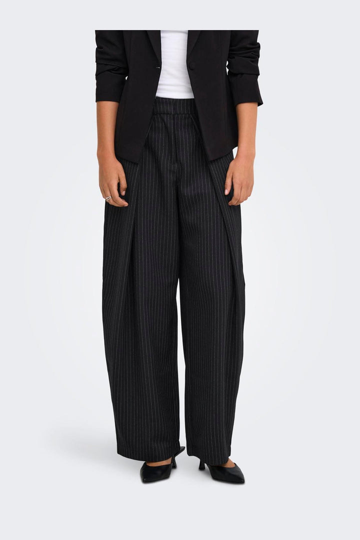 Only - Onlpinya Pleat Barrel Pant Tlr - 5205663 Black Cloud Dancer Pinstripes
