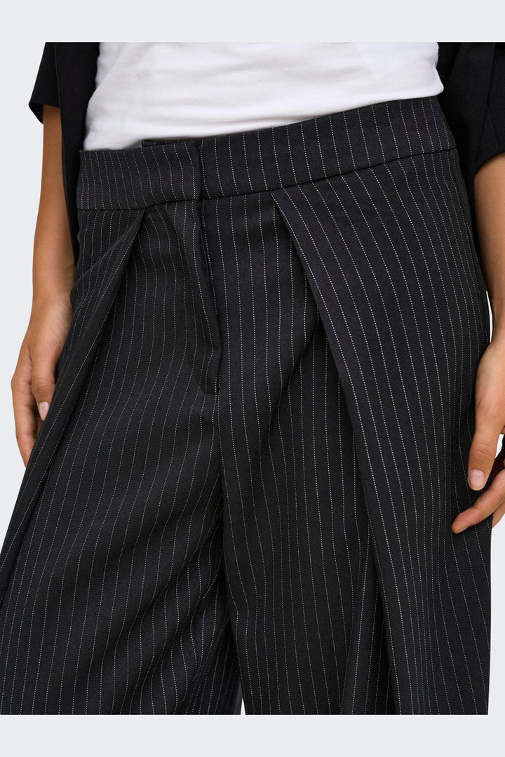 Only - Onlpinya Pleat Barrel Pant Tlr - 5205663 Black Cloud Dancer Pinstripes