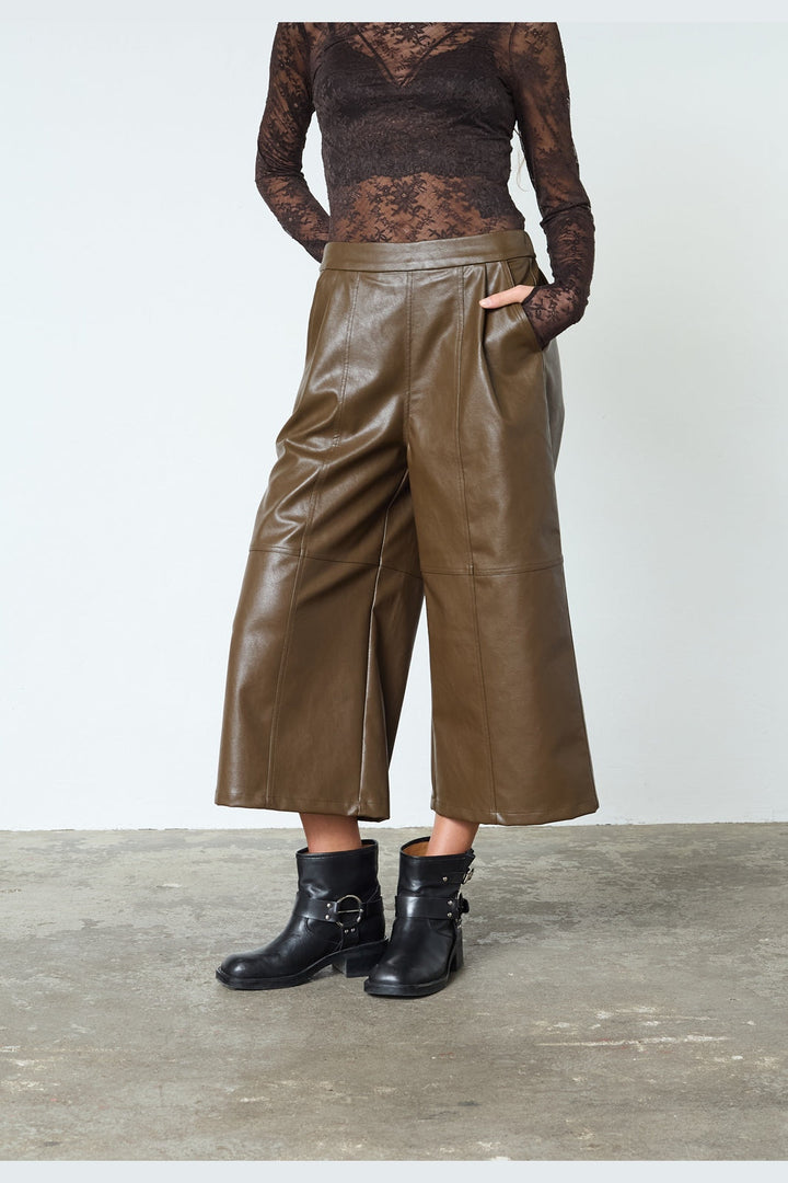 Sisters Point - Emme-Pa 19497 - 200 - Brown