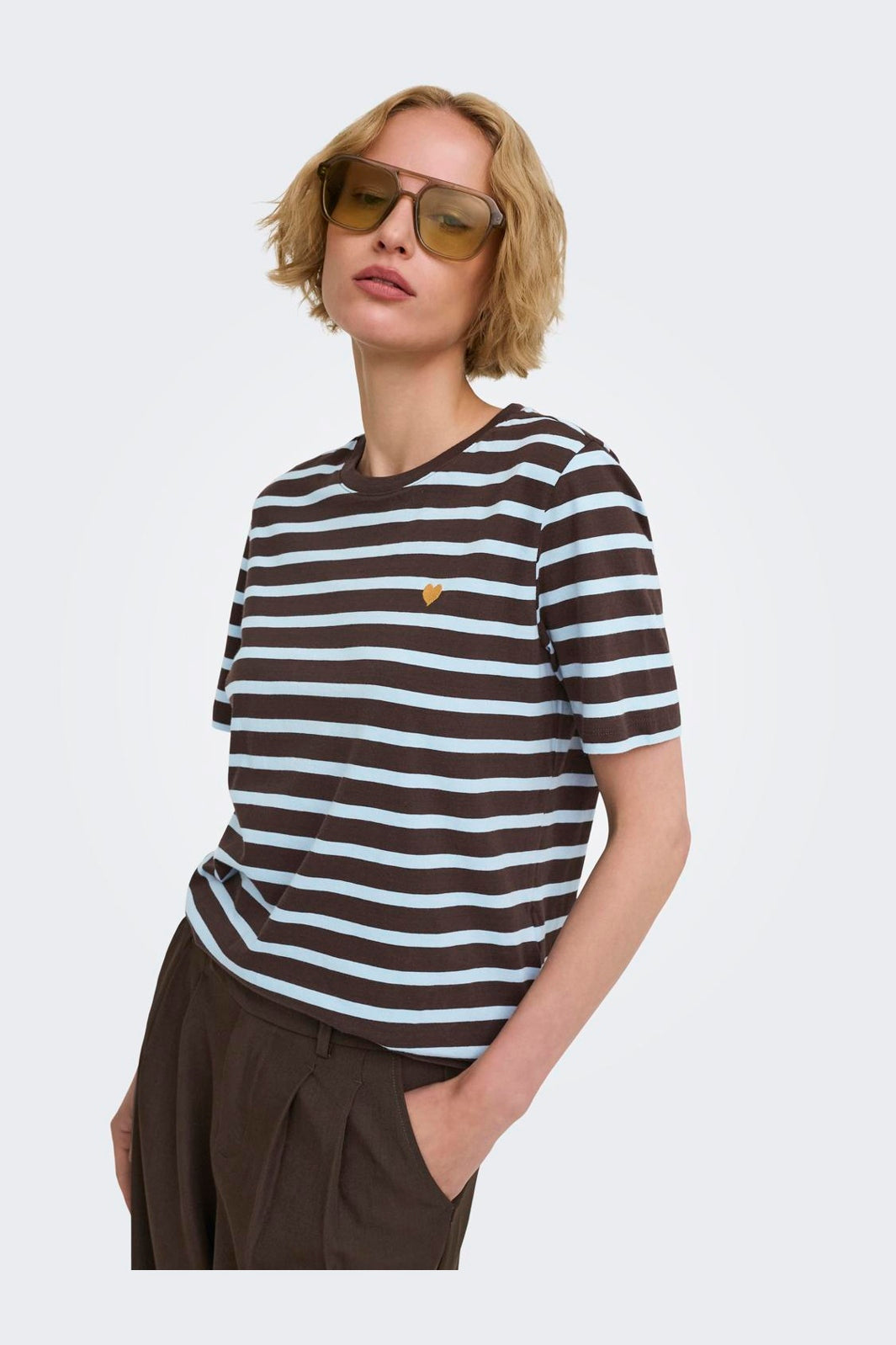 Only - Onlhappy S/S Emb Top - 5204484 Coffee Bean Chambray Blue (Liv) - Brown Emb Heart