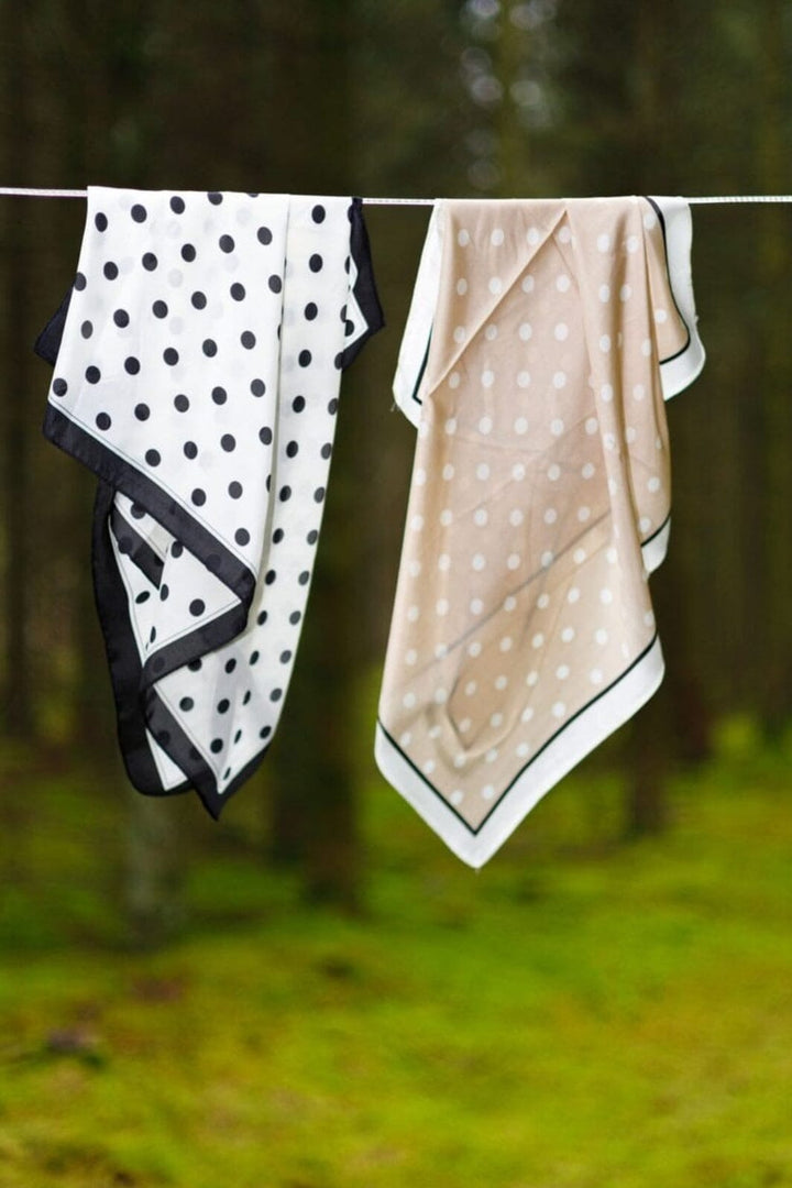 Forudbestilling - Black Colour - Bcdani Mini Scarves 3626 - Beige Dot