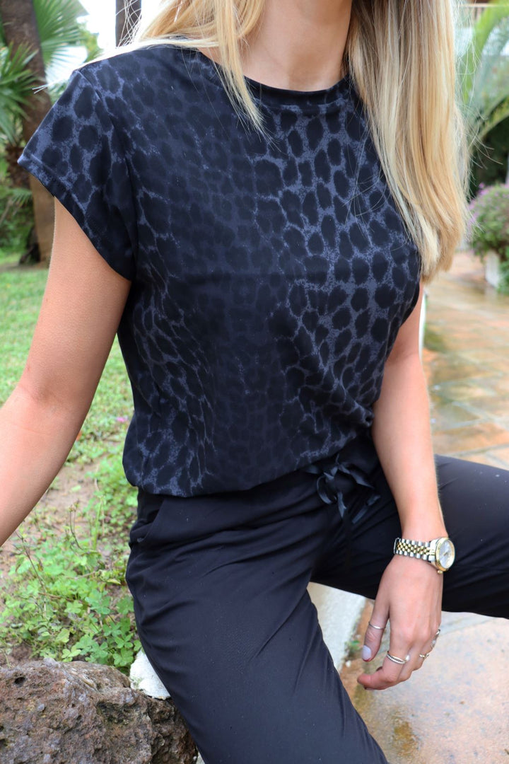 Ennakkotilaus - Liberte - Alma-U-Tshirt 9581 - Dark Grey Leo