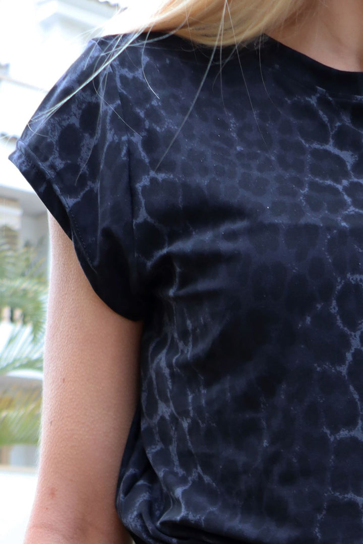 Ennakkotilaus - Liberte - Alma-U-Tshirt 9581 - Dark Grey Leo