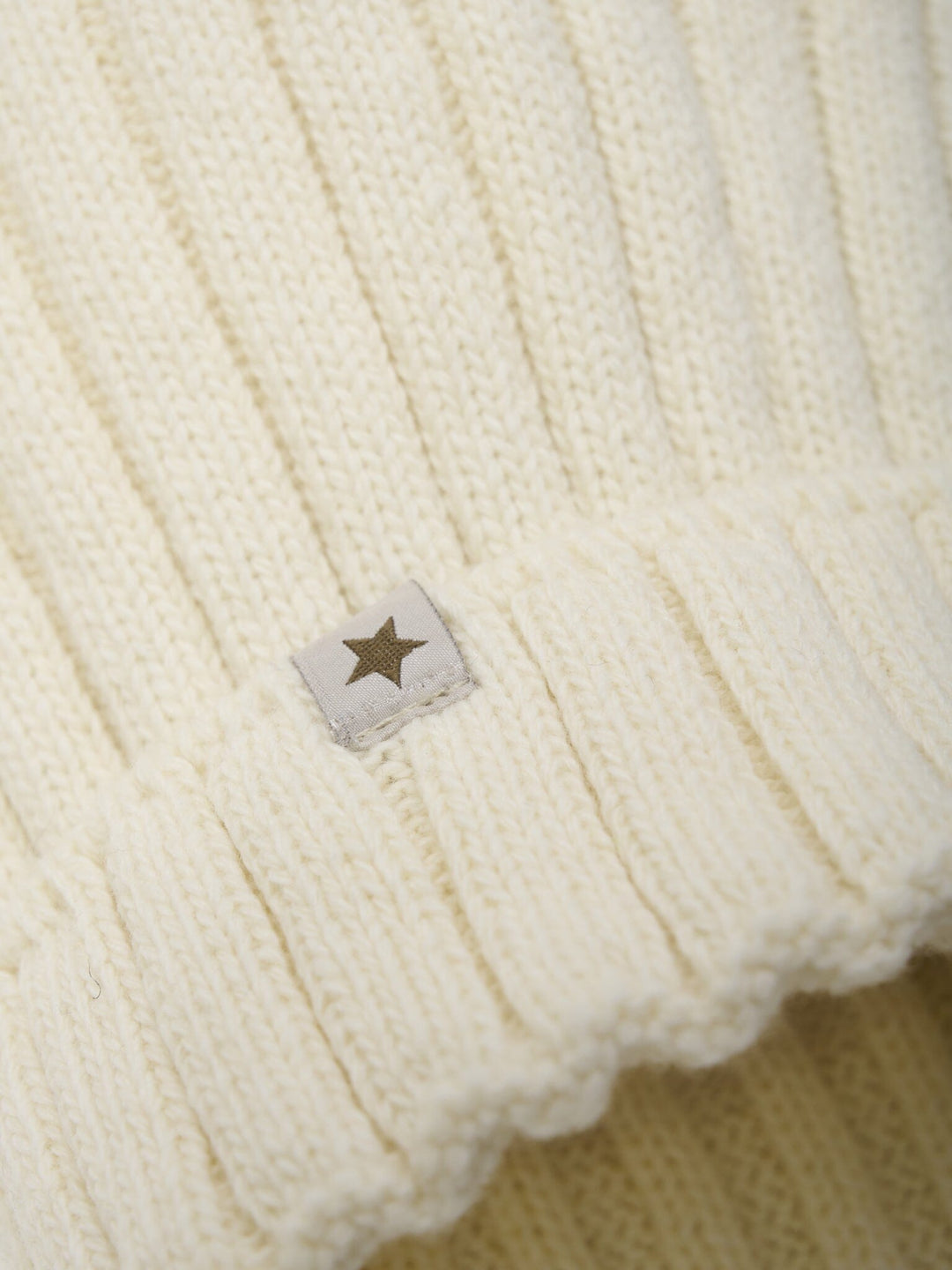 Huttelihut - Hat Knit Alpaca Pompom 460397 - 1801 Tofu Huer 
