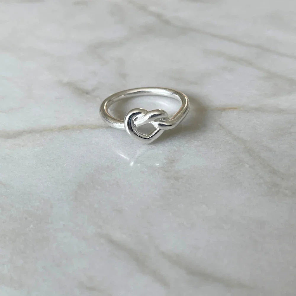 Jane Kønig - Big Tied Heart Ring BTHR-AW25-S_56 - Ring Ringe 