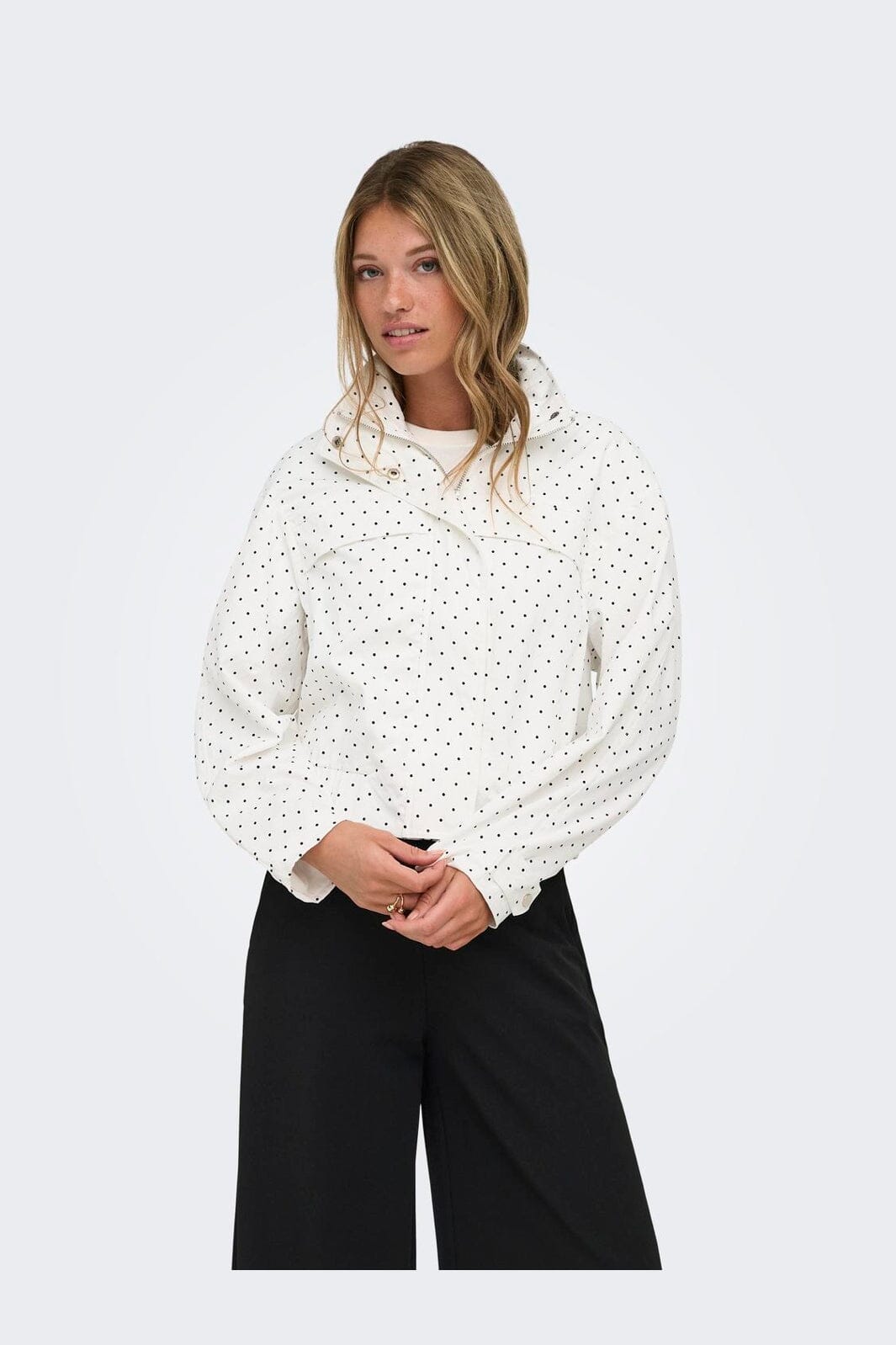 JDY - Jdynaomi L/S Jacket - 5095882 Cloud Dancer Black Dots