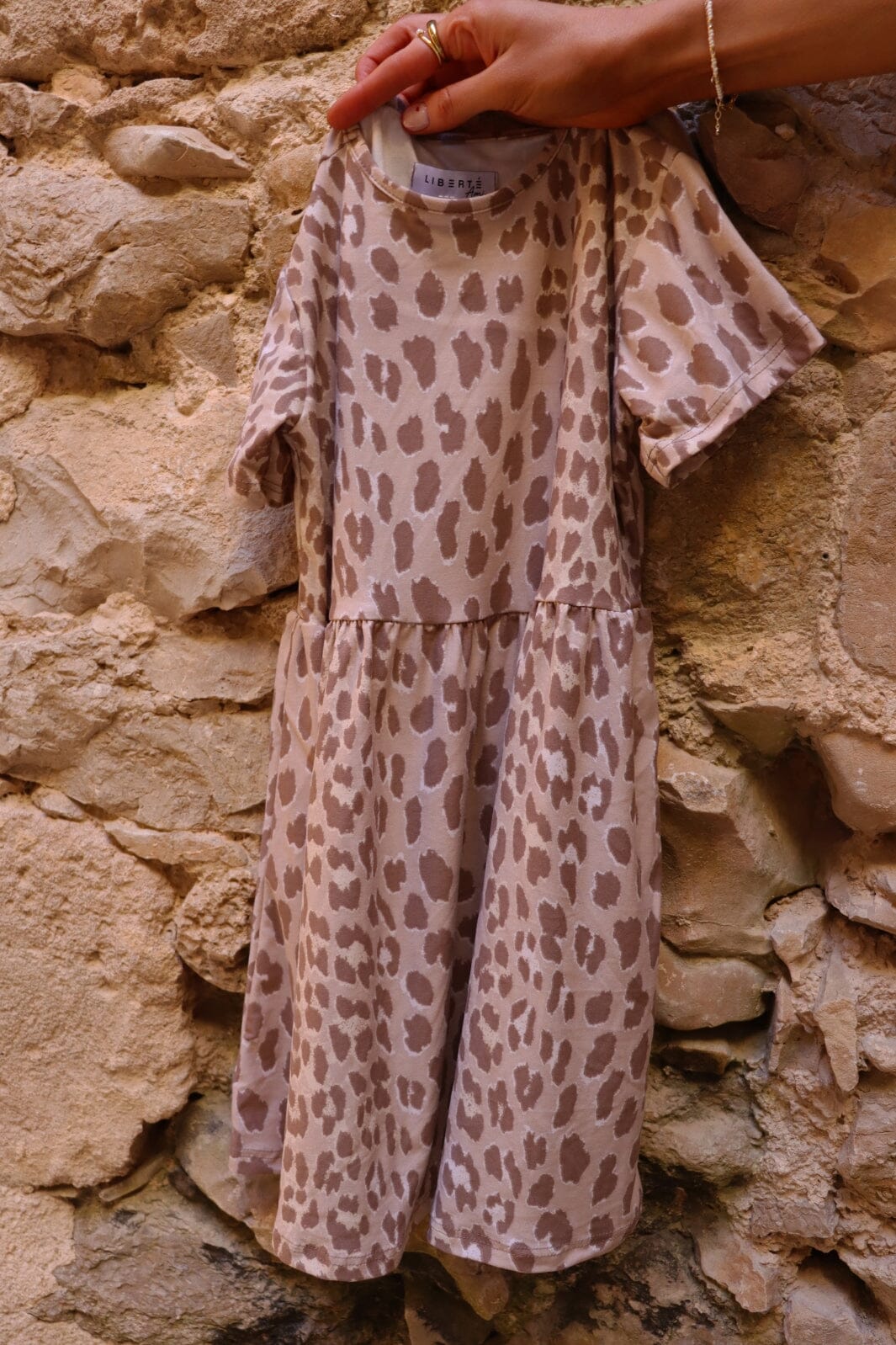 Liberte Ami - Alma-Ss-Babydoll-Dress (Kids) 9652 - Desert Lux Leo