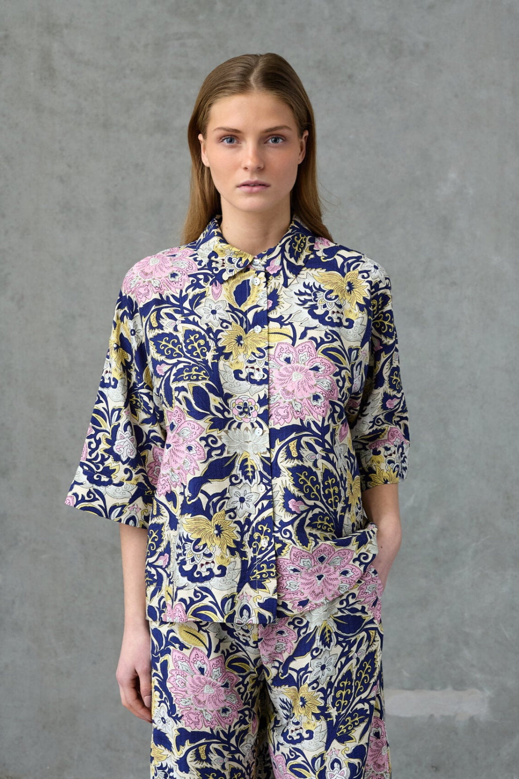 Love & Divine - Love1338-3 19917 - 801 - Navy Paisley