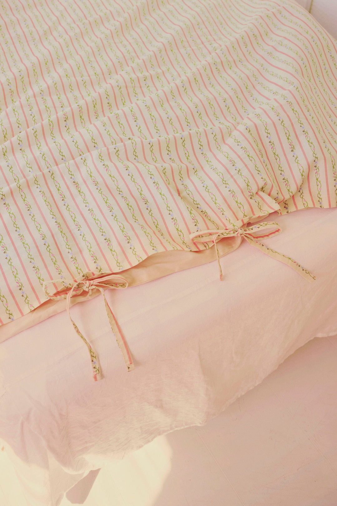 Maanesten - Duvet & Pillowcase Set Summer Stripe Peach - 4133 Interiør 