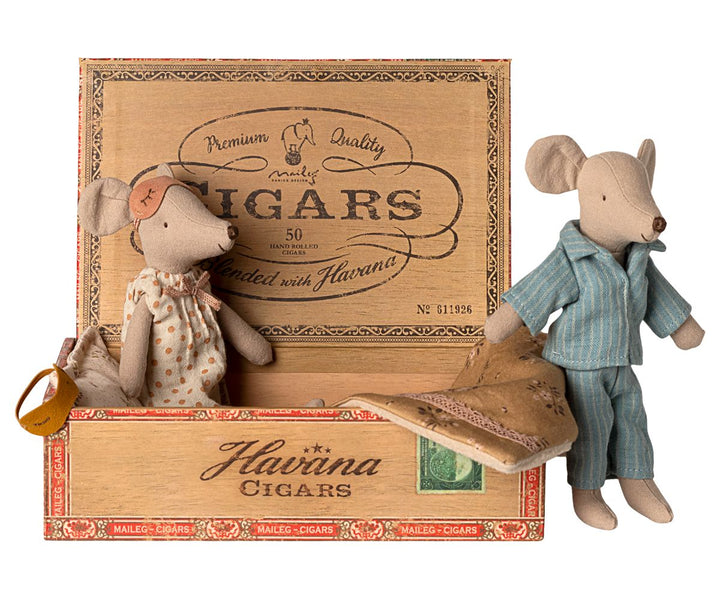 Maileg - Mor & Far Mus I Cigaræske - Mum/Dad Mouse Legetøj 